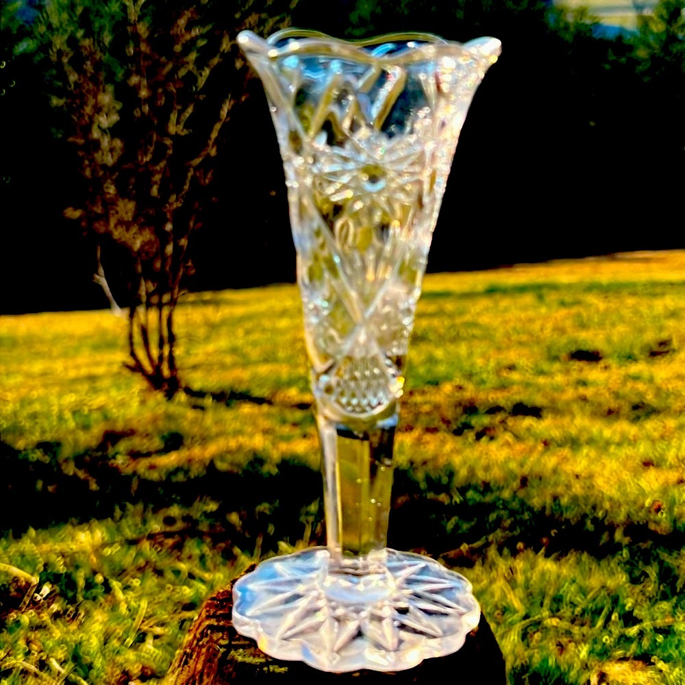 Vintage ⭐️Star and Fan “Crystal “ design Bud Vase